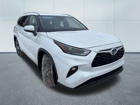 Used 2024 Toyota Highlander XLE image 4