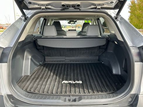 Used 2023 Toyota RAV4 XLE Premium image 27