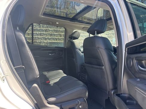 Used 2023 Honda Pilot Touring image 11