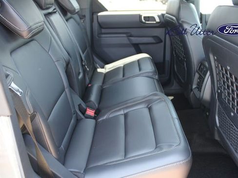 New 2025 Ford Bronco Badlands image 9
