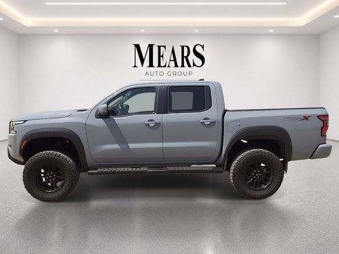 Used 2022 Nissan Frontier Pro-X RWD image 2