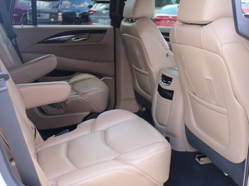 Used 2020 Cadillac Escalade Platinum RWD image 15