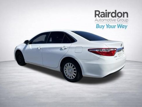 Used 2015 Toyota Camry LE FWD image 5