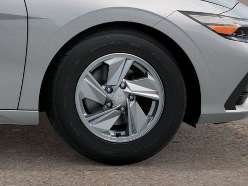 New 2025 Hyundai Elantra SE image 8