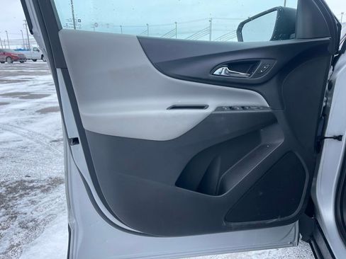 Used 2018 Chevrolet Equinox LS image 18