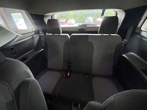 Used 2019 Chevrolet Traverse LT FWD image 24