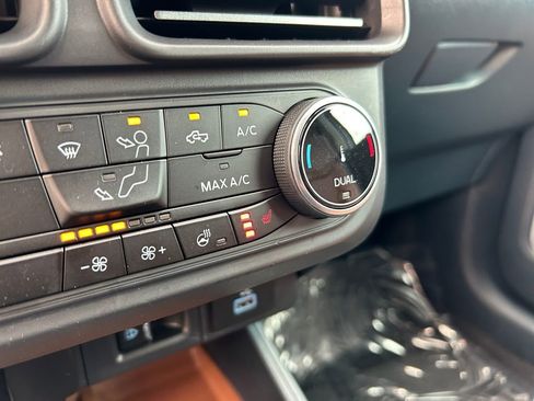 Used 2024 Ford Maverick Lariat image 36