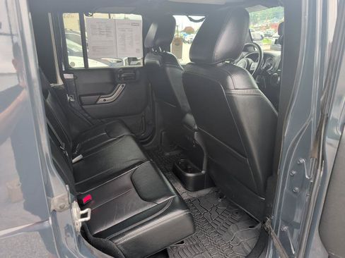 Used 2018 Jeep Wrangler Unlimited Sahara AWD/4WD image 13
