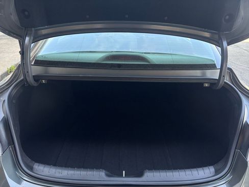 Used 2025 Hyundai Elantra SEL image 32