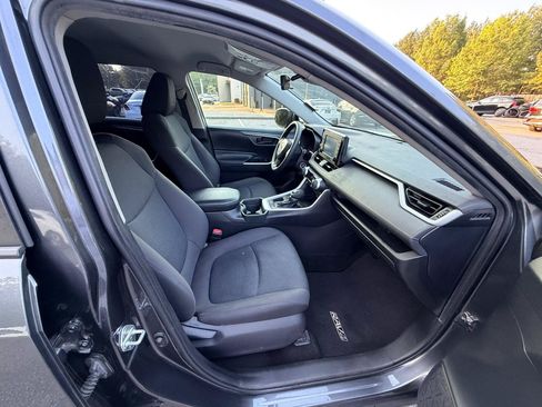 Used 2020 Toyota RAV4 LE FWD image 15