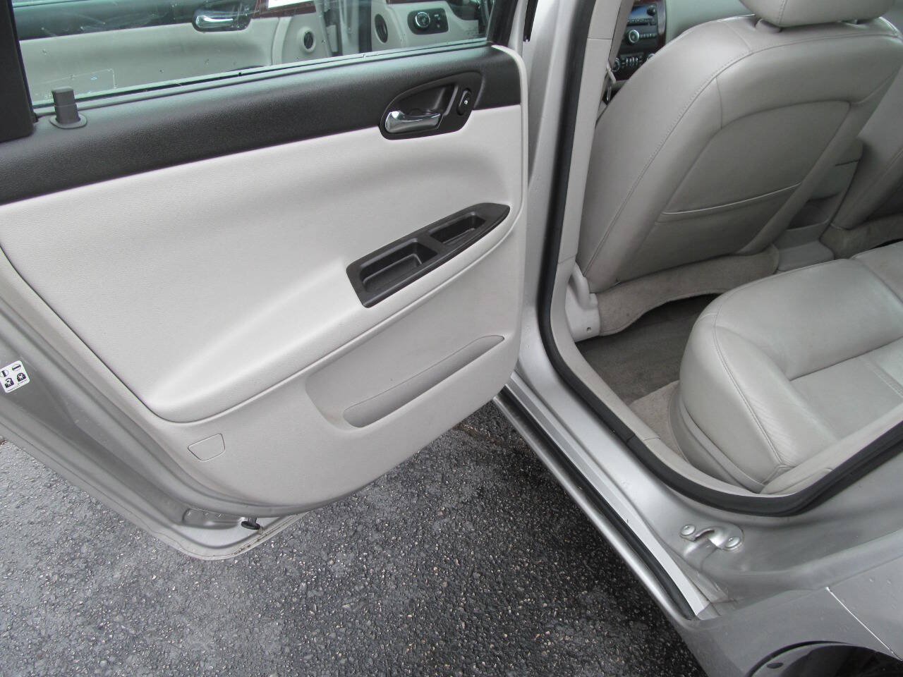 Used 2007 Chevrolet Impala LT FWD image 15