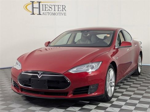 Used 2015 Tesla Model S 85D image 4