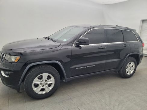 Used 2017 Jeep Grand Cherokee Laredo image 2