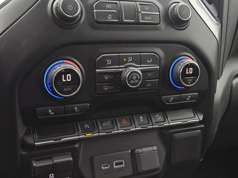 Used 2021 Chevrolet Silverado 1500 RST image 23