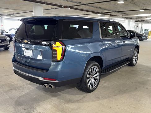 Used 2025 Chevrolet Suburban High Country image 8