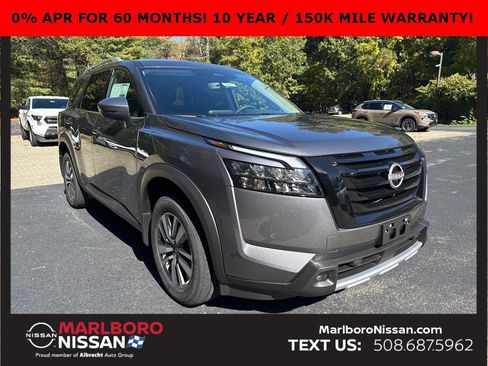 New 2025 Nissan Pathfinder SL w/ Black Appearance Package image 1