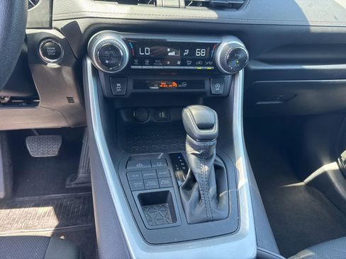 Used 2025 Toyota RAV4 XLE AWD/4WD image 10
