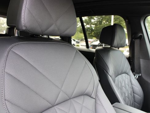 Used 2024 BMW X5 xDrive40i w/ M Sport Package AWD/4WD image 11