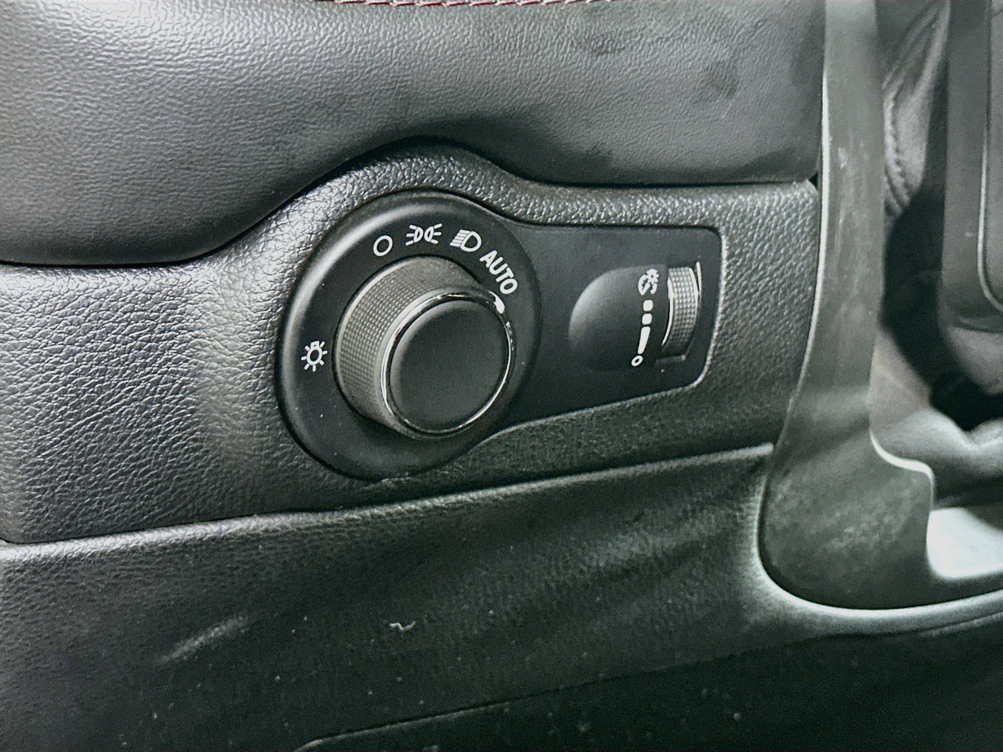 Used 2025 Dodge Durango GT RWD image 17