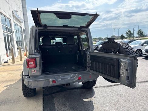 Used 2022 Jeep Wrangler Unlimited Sahara AWD/4WD image 5