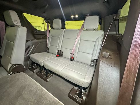 Used 2024 GMC Yukon SLT w/ SLT Luxury Package AWD/4WD image 33