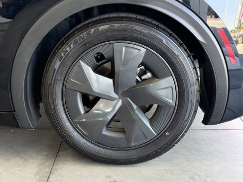 Used 2024 Toyota Prius LE FWD image 17