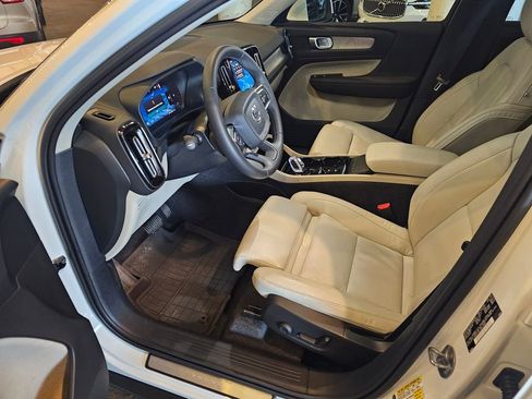 Certified 2023 Volvo XC40 B5 Plus w/ Driver Assist Package AWD/4WD image 18