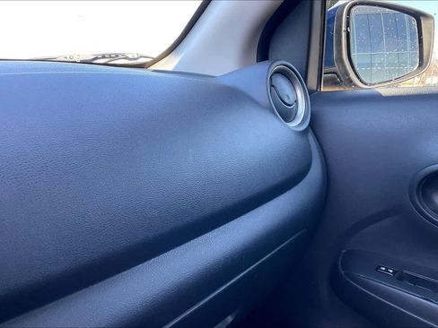 Used 2018 Nissan Versa SV image 31