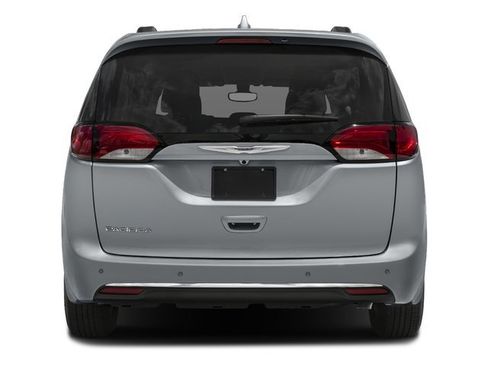 Used 2017 Chrysler Pacifica Touring-L Plus FWD image 8