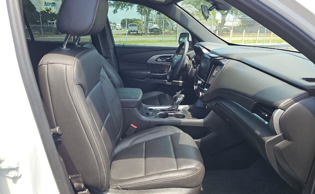 Used 2023 Chevrolet Traverse LT FWD image 15