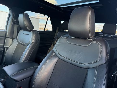 Used 2022 Ford Explorer ST w/ ST Street Pack image 10