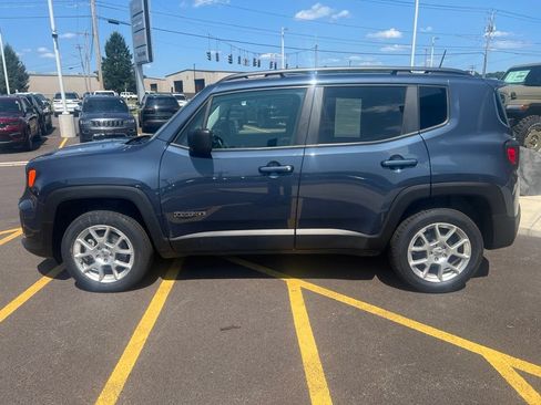 Used 2023 Jeep Renegade Latitude w/ Premium Group AWD/4WD image 9