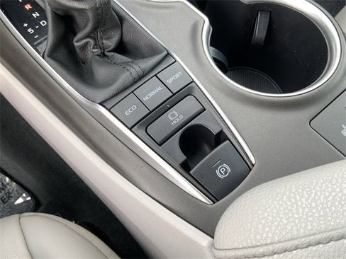 Used 2022 Toyota Camry XLE image 22