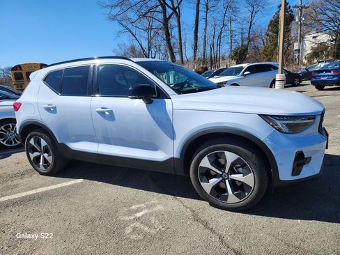Certified 2025 Volvo XC40 B5 Plus image 1