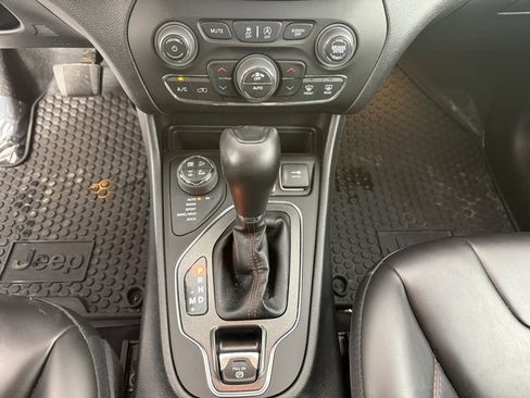 Used 2022 Jeep Cherokee Trailhawk w/ Trailer Tow Group AWD/4WD image 20