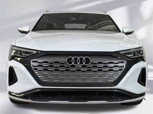 Used 2024 Audi Q8 e-tron Premium Plus w/ Premium Plus Package AWD/4WD image 25