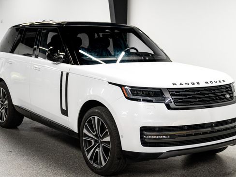 Used 2024 Land Rover Range Rover Autobiography image 3