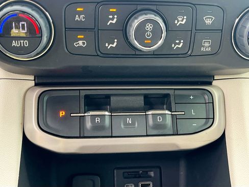 Used 2022 GMC Acadia Denali w/ Denali Technology Package image 17