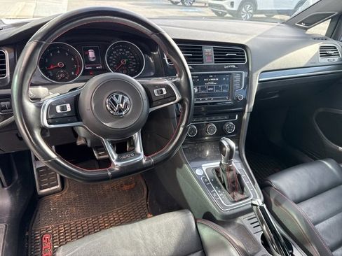 Used 2017 Volkswagen GTI SE image 8