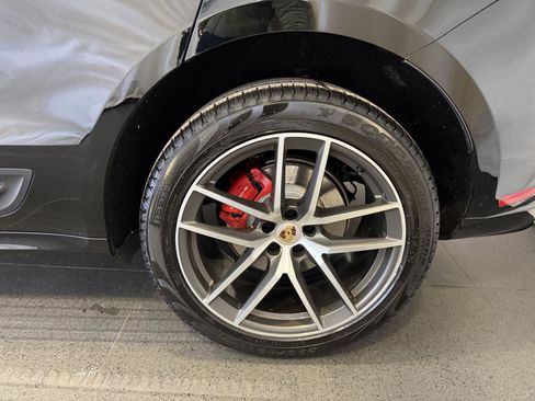 Certified 2023 Porsche Macan S image 11