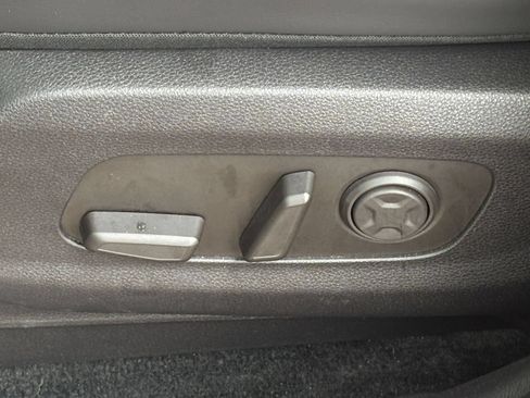 Used 2026 Kia Carnival FWD image 23