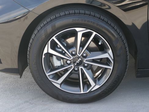 Used 2024 Kia Forte LXS w/ LXS Technology Package image 10