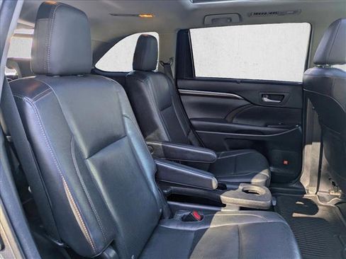 Used 2014 Toyota Highlander Limited Platinum image 19