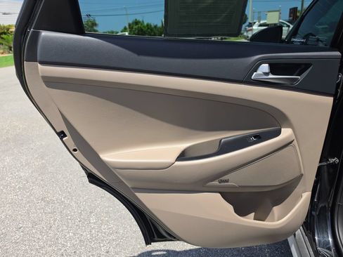 Used 2020 Hyundai Tucson Limited FWD image 14