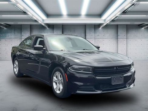 Used 2023 Dodge Charger SXT image 2