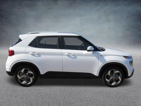 Certified 2025 Hyundai Venue SEL FWD image 7