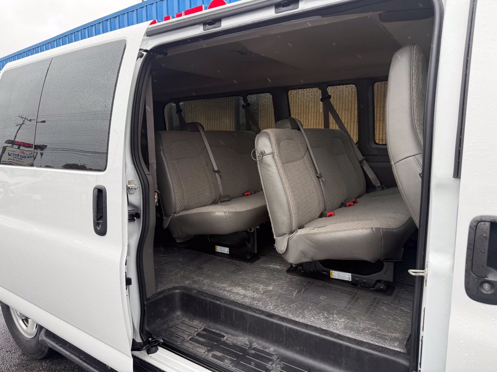 Used 2025 Chevrolet Express 3500 LT w/ LT Preferred Equipment Group RWD image 17