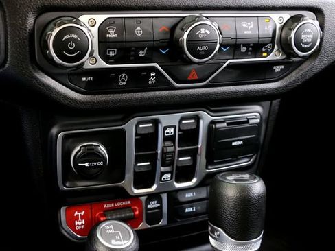 Used 2025 Jeep Wrangler Unlimited Sport AWD/4WD image 18