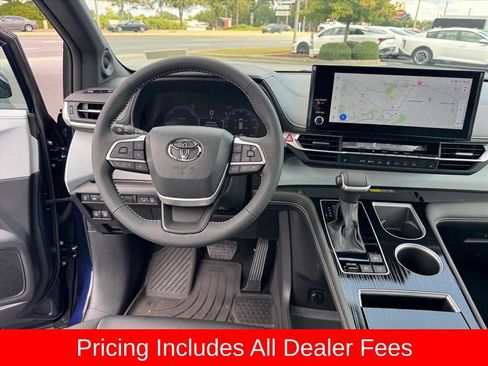 Used 2026 Toyota Sienna XSE FWD image 14