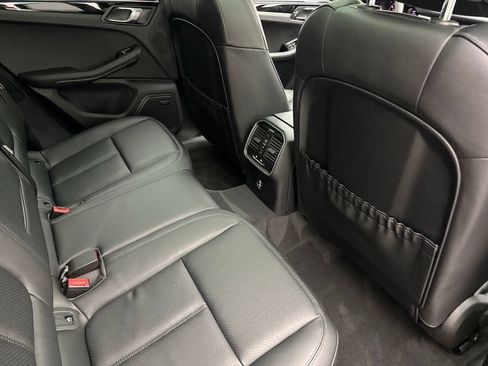 Used 2025 Porsche Macan AWD/4WD image 34